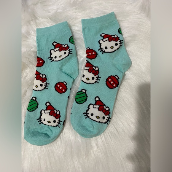 NWOT 2 Pairs Hello Kitty Christmas Capris Socks Fits shoes sizes 4-10 - Picture 2 of 5